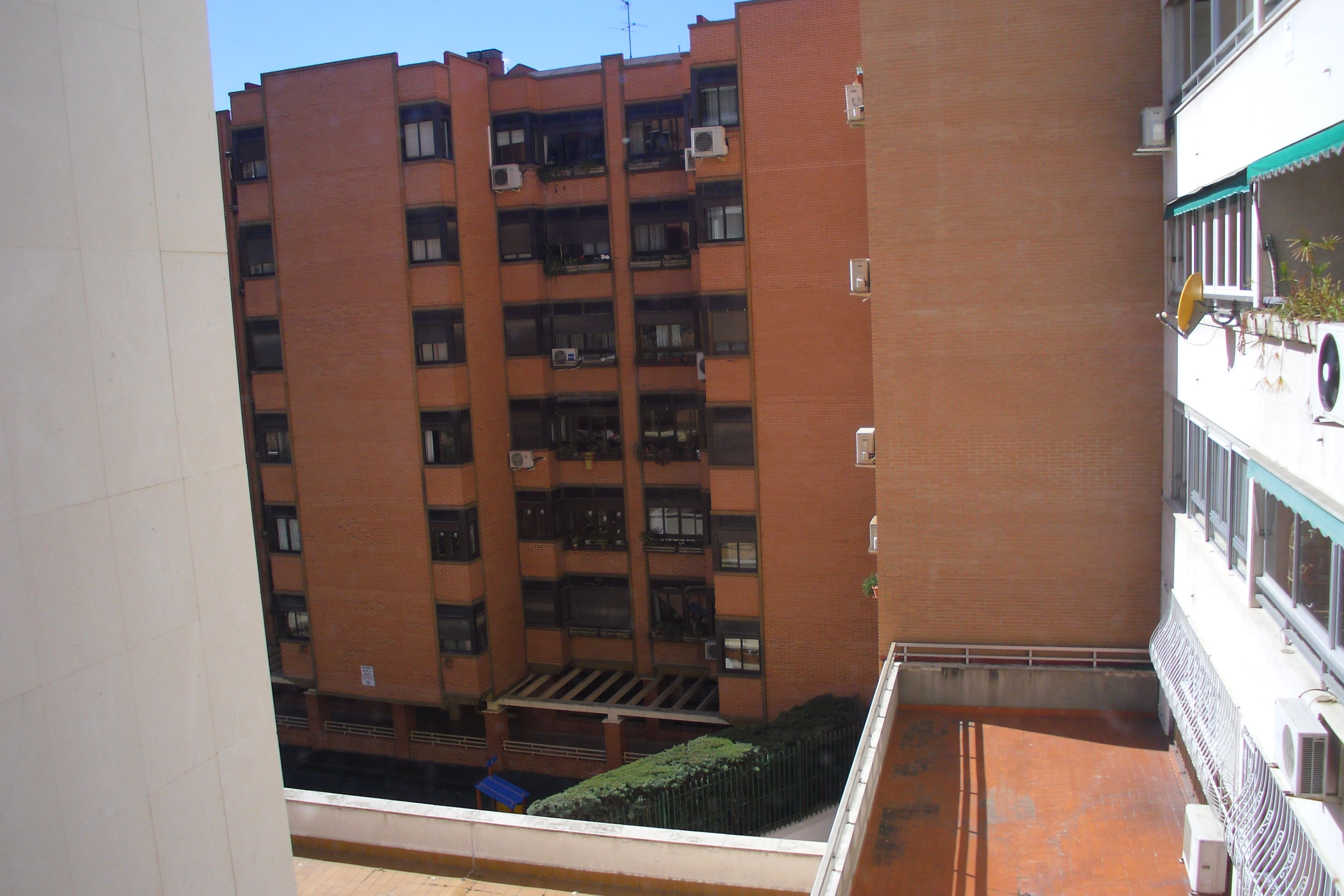 Piso en alquiler en avenida Ciudad de Barcelona, 136